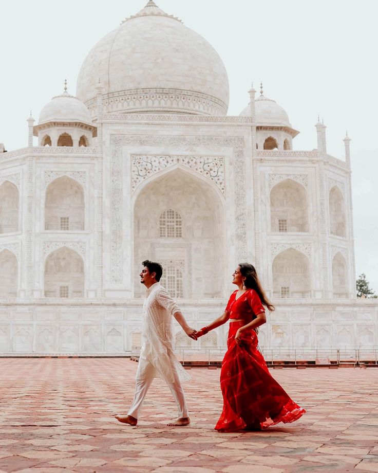 Prewedding photoshoot at Taj Mahal